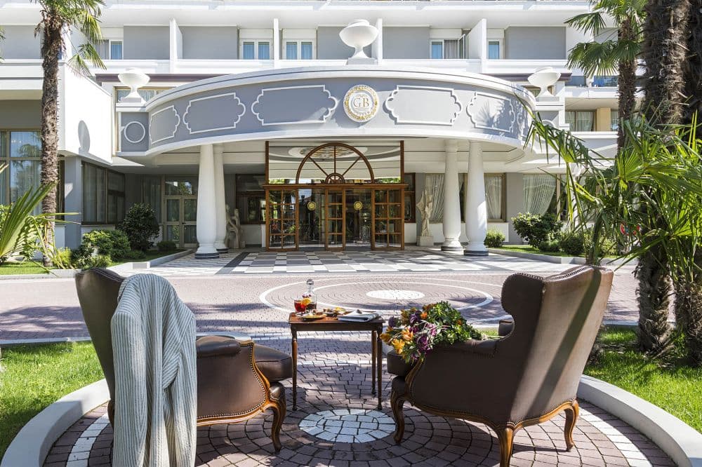 entrée de l'hôtel