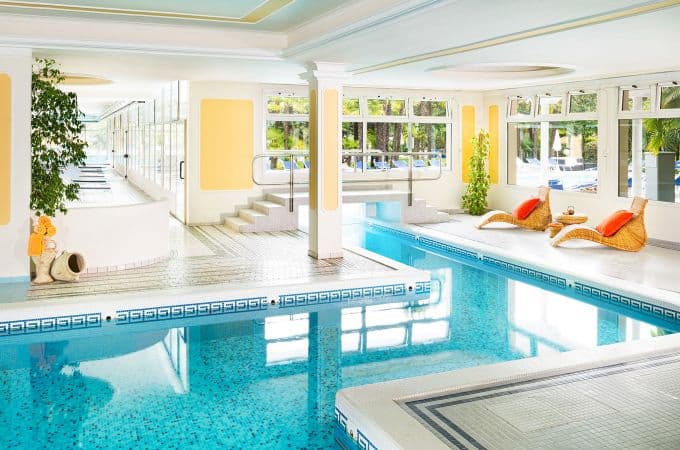 piscine intérieure