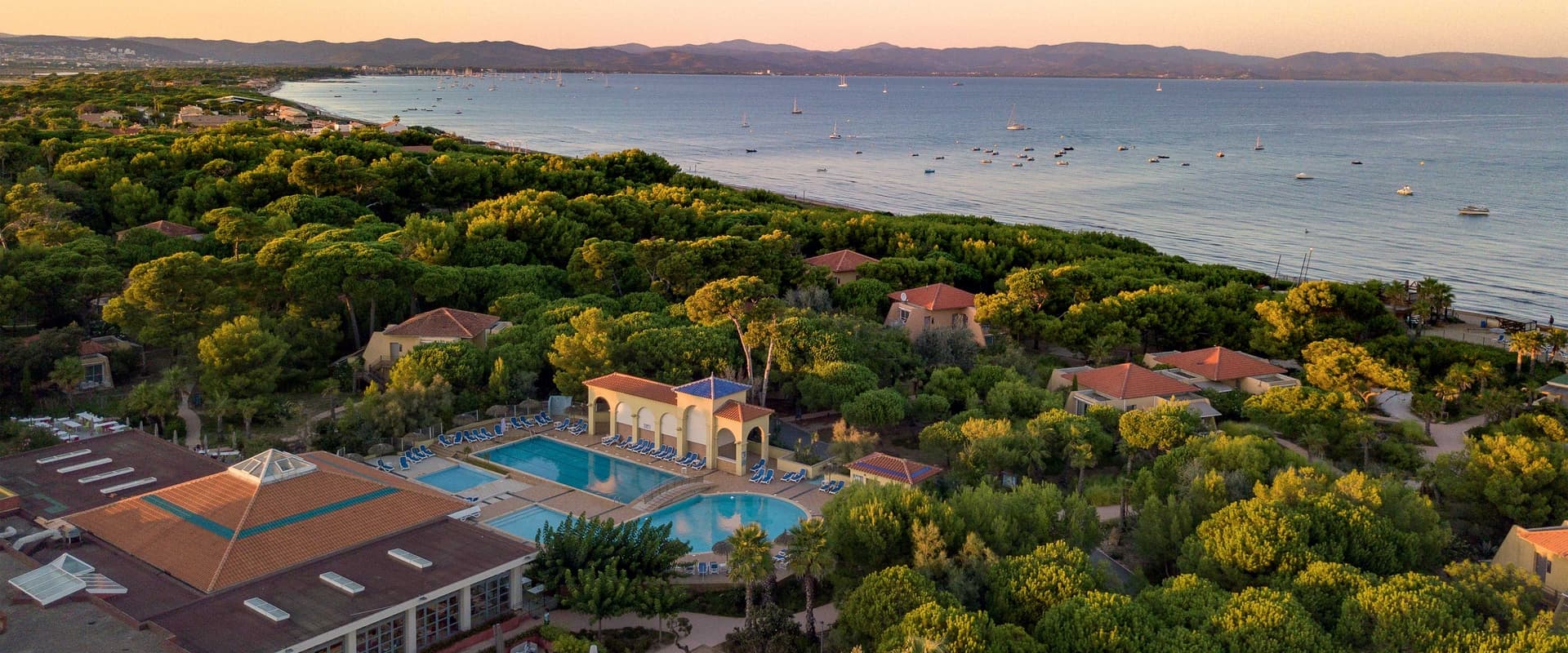 Vue aérienne du club