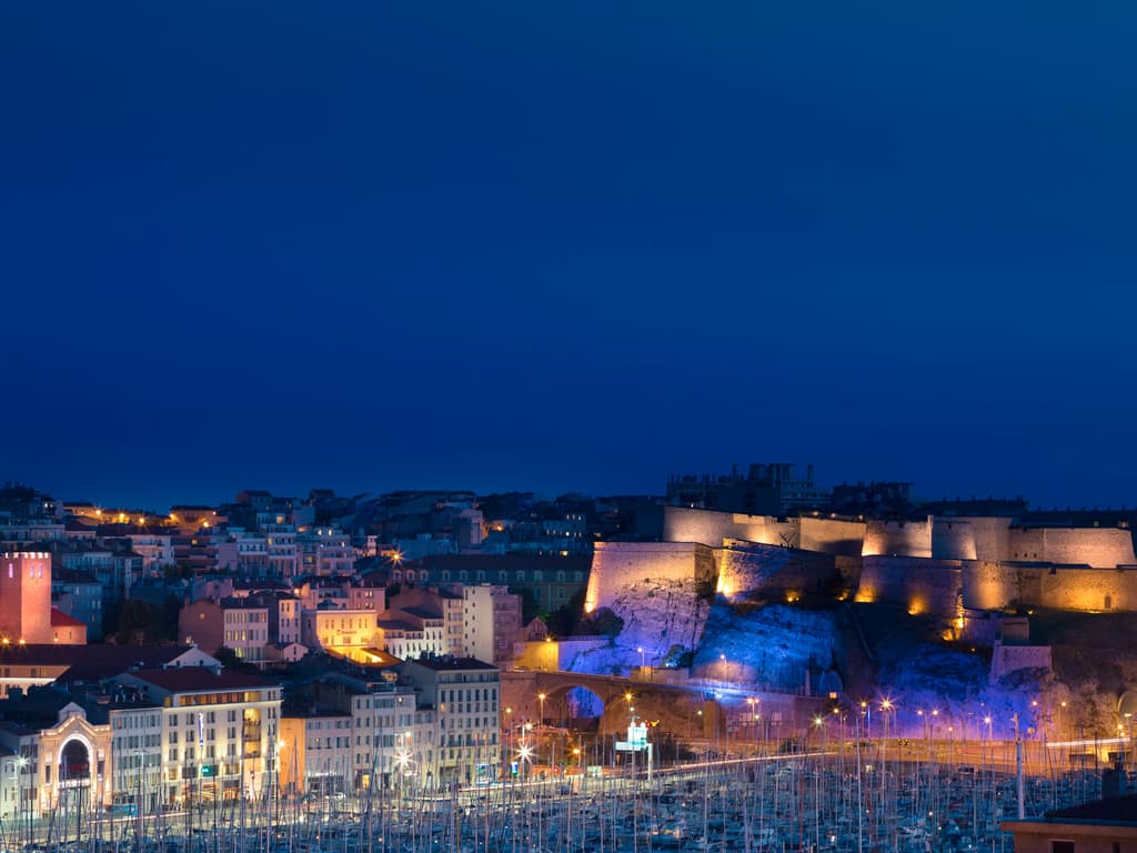 Vue du port de nuit